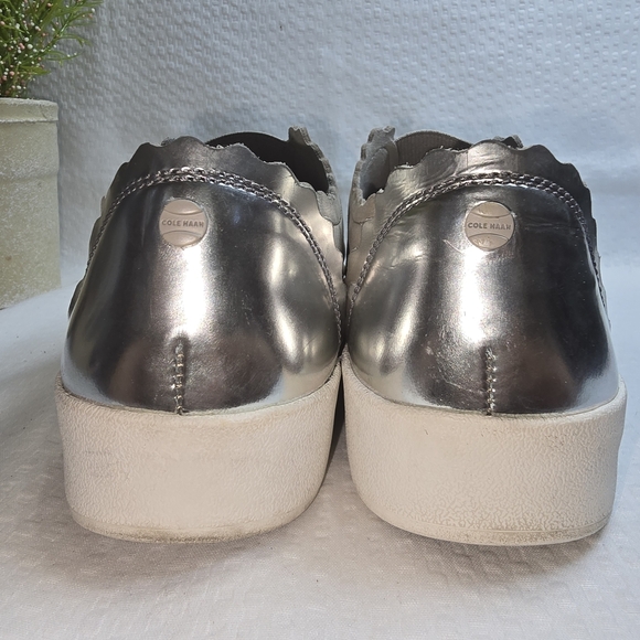 COLE HAAN GRANDPRO SPECTATOR SCALLOPED SLIP ON SNEAKER WOMENS SIZE 8 EUC - Picture 8 of 9